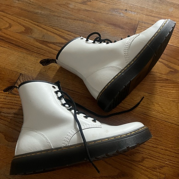 Dr. Martens Zavala Casual Combat Boot, White Size 8 - Picture 4 of 8